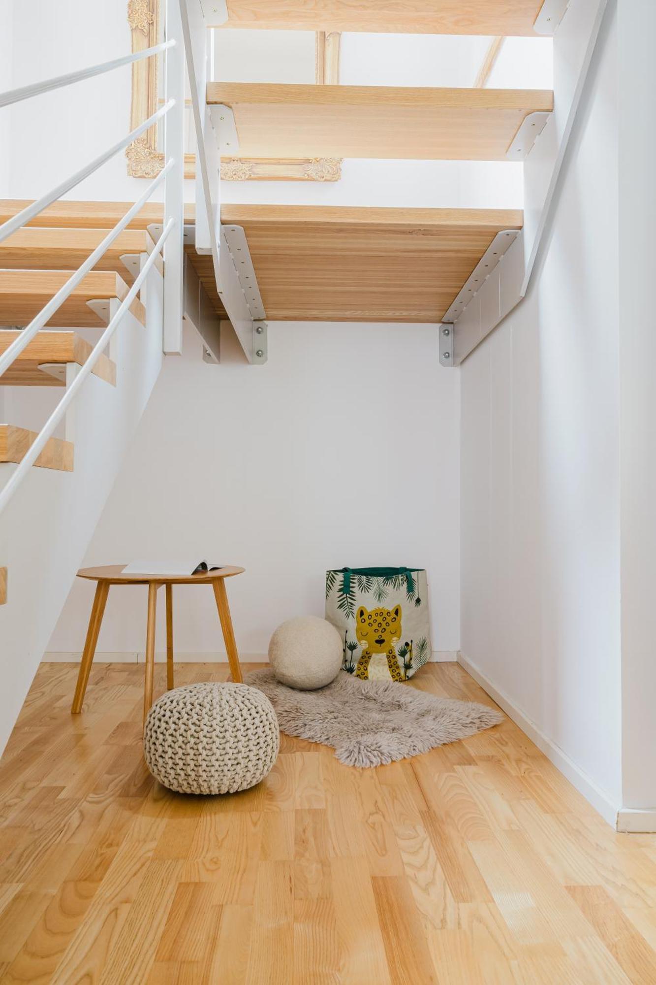 Days - W 2bdr - 3 Balconies - Garage - Next To Park *