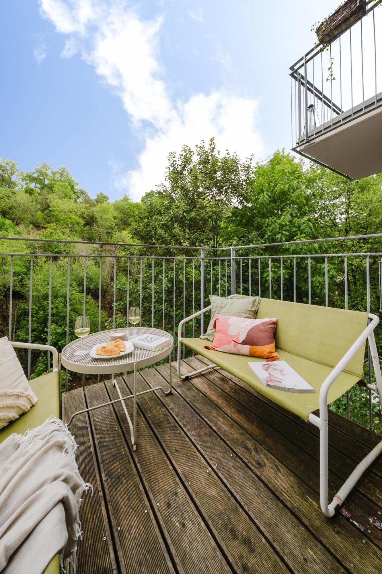 Days - W 2bdr - 3 Balconies - Garage - Next To Park Apartment