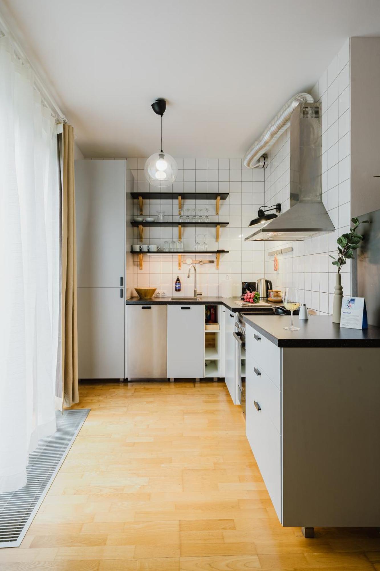 Days - W 2bdr - 3 Balconies - Garage - Next To Park * Prag
