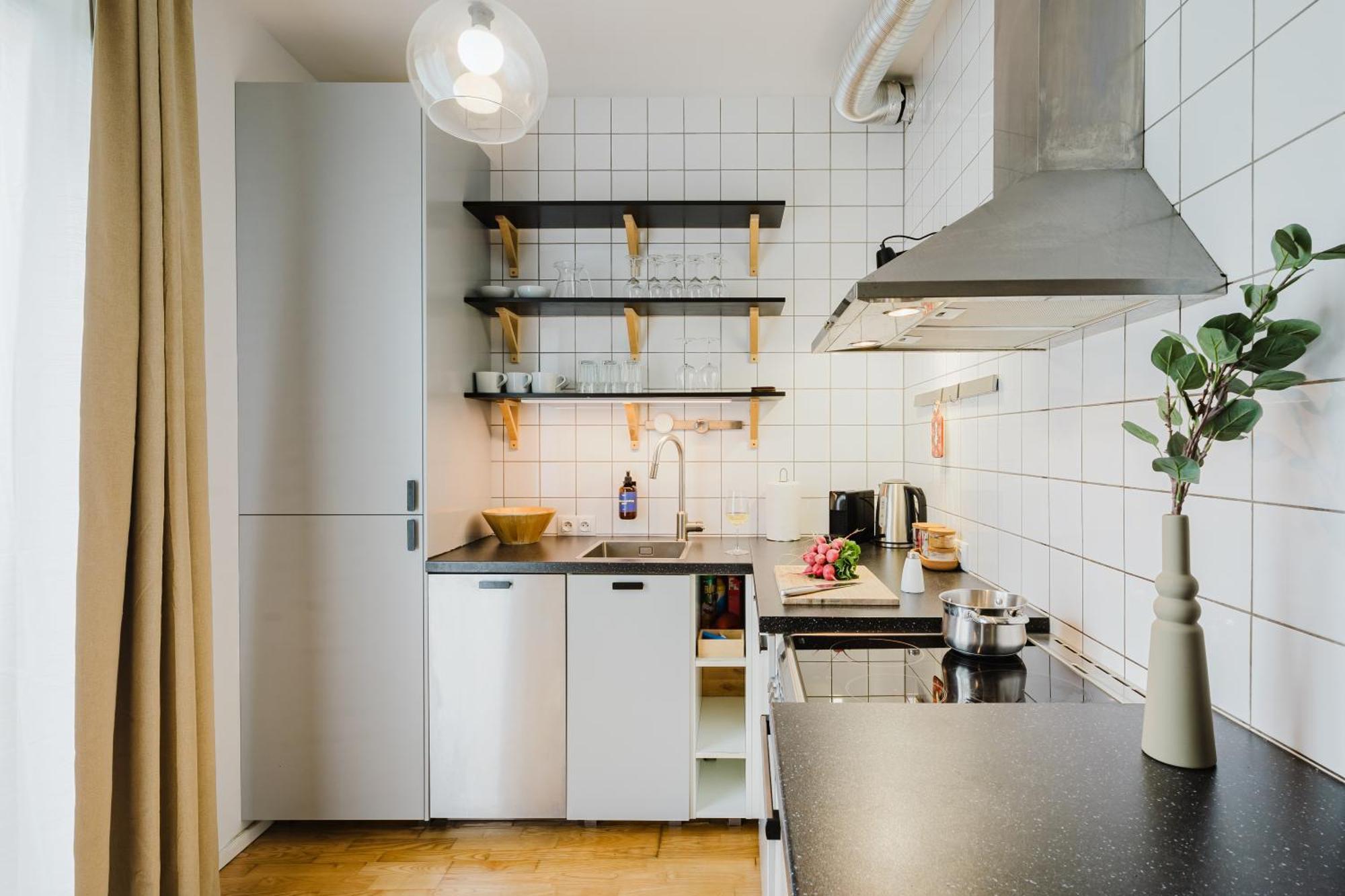 Apartment Days - W 2bdr - 3 Balconies - Garage - Next To Park *